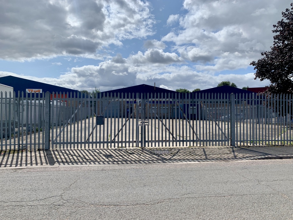 10-Albone-Way-Biggleswade-gates-1