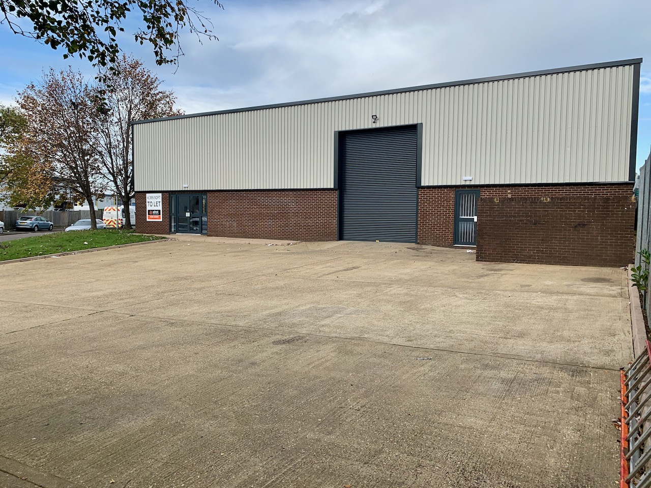 10-North-Luton-Sedgwick-Road-LU4-9DT-yard