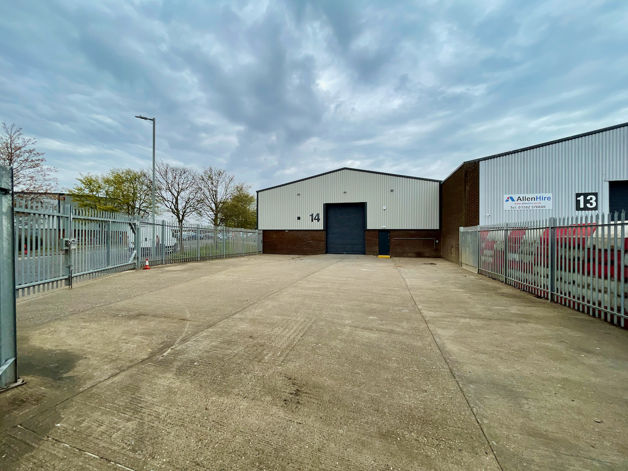 14-north-luton-enclosed-yard