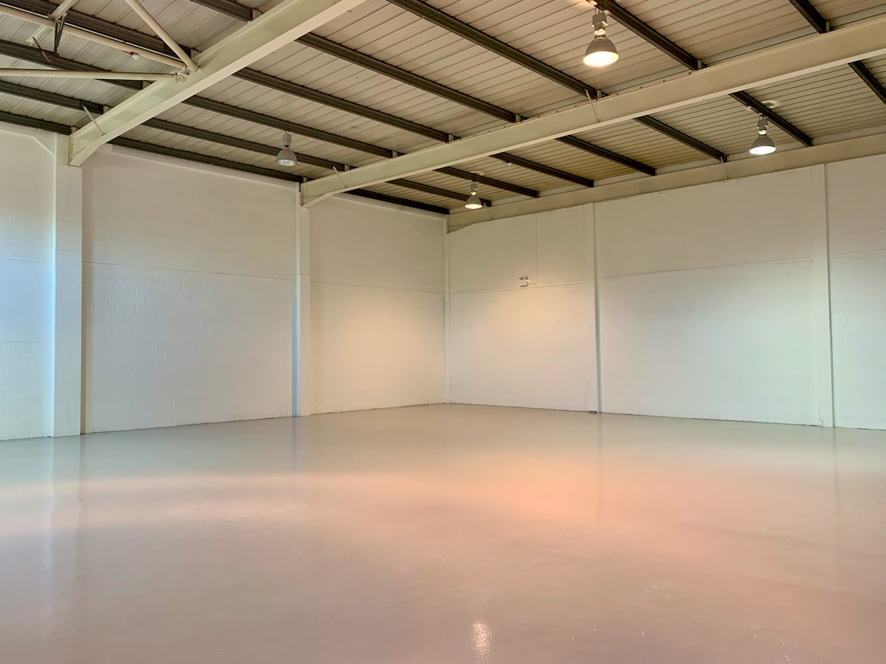 3-airport-exec-warehouse-2