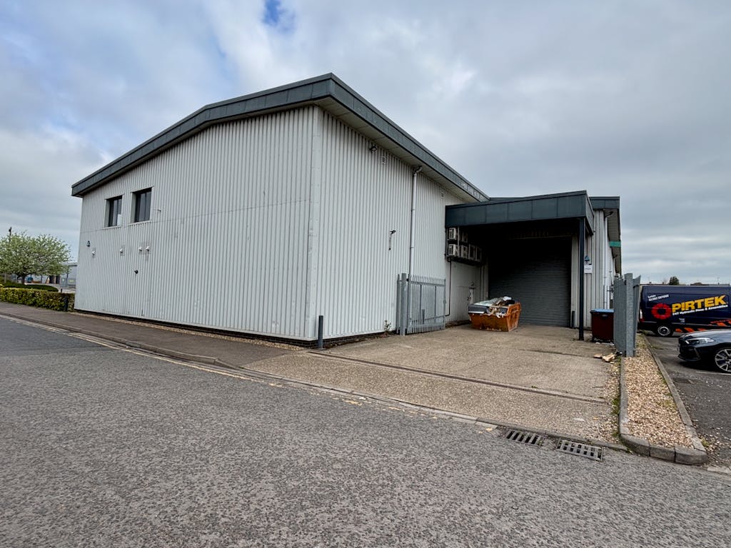 14 Sundon Business Park rear loading bay