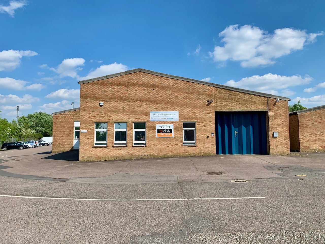 6A-Commerce-Way-Leighton-Buzzard-Warehouse-Loading-Door