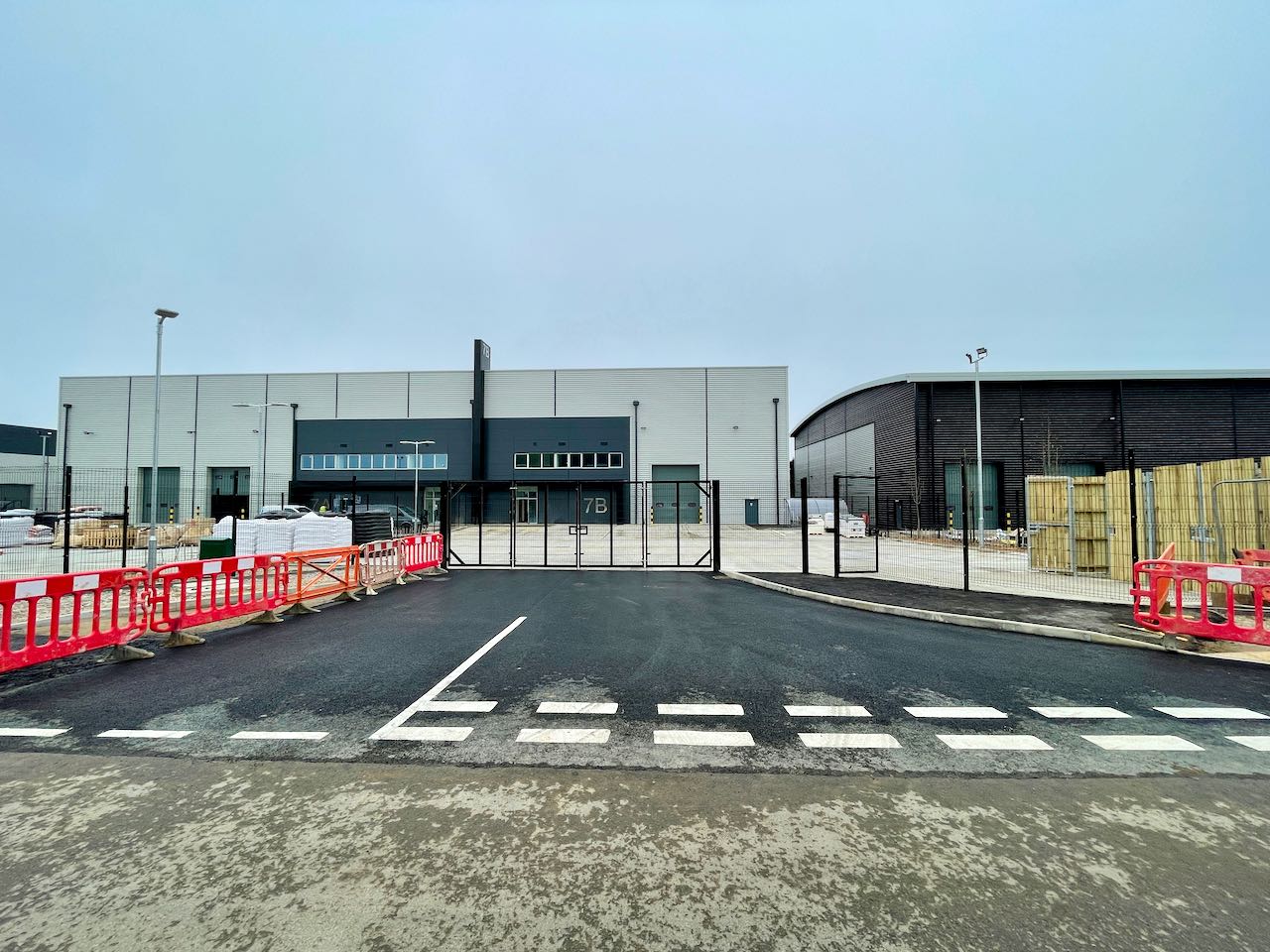 7b-quad-gates