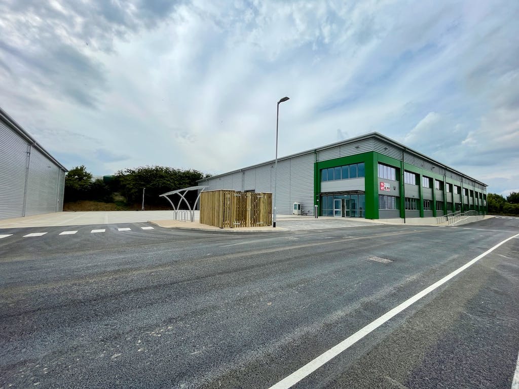 Unit 12 Trade City, Kingsway, Luton, LU1 1FW