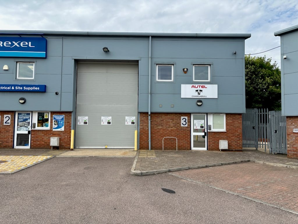 Unit 3 Chalklands Place, Eastern Avenue, Dunstable, LU5 4GT
