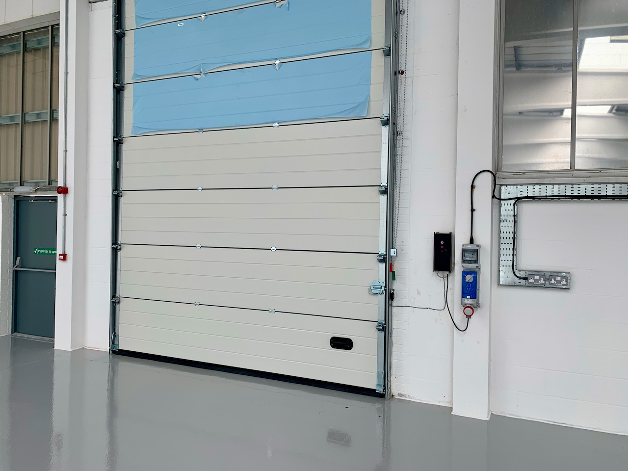 B2-B3-Portland-Close-Houghton-Regis-Warehouse-Refurbished-Loading-door