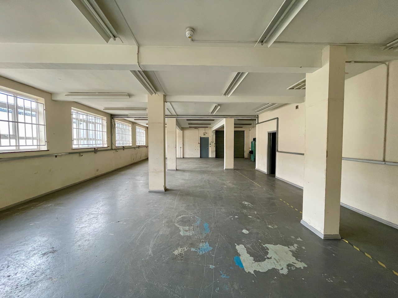 EA12-Dunstable-Stores