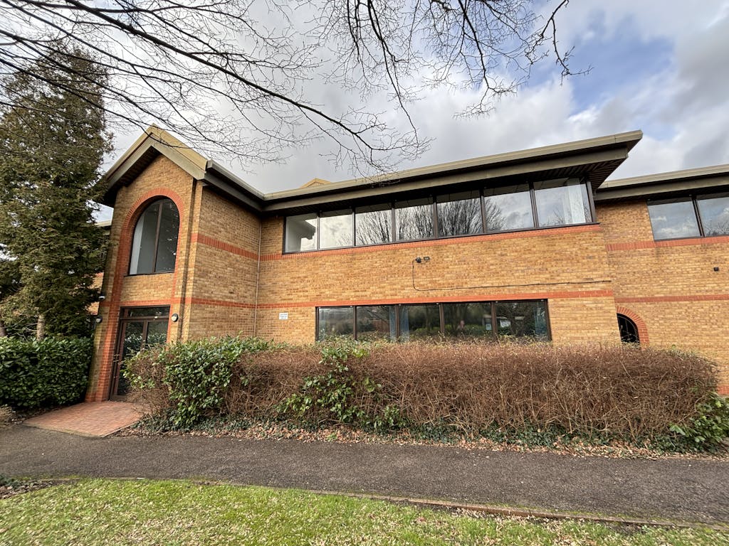 Units 4 & 5, A1(M)Business Centre, Welham Green, AL9 7JE