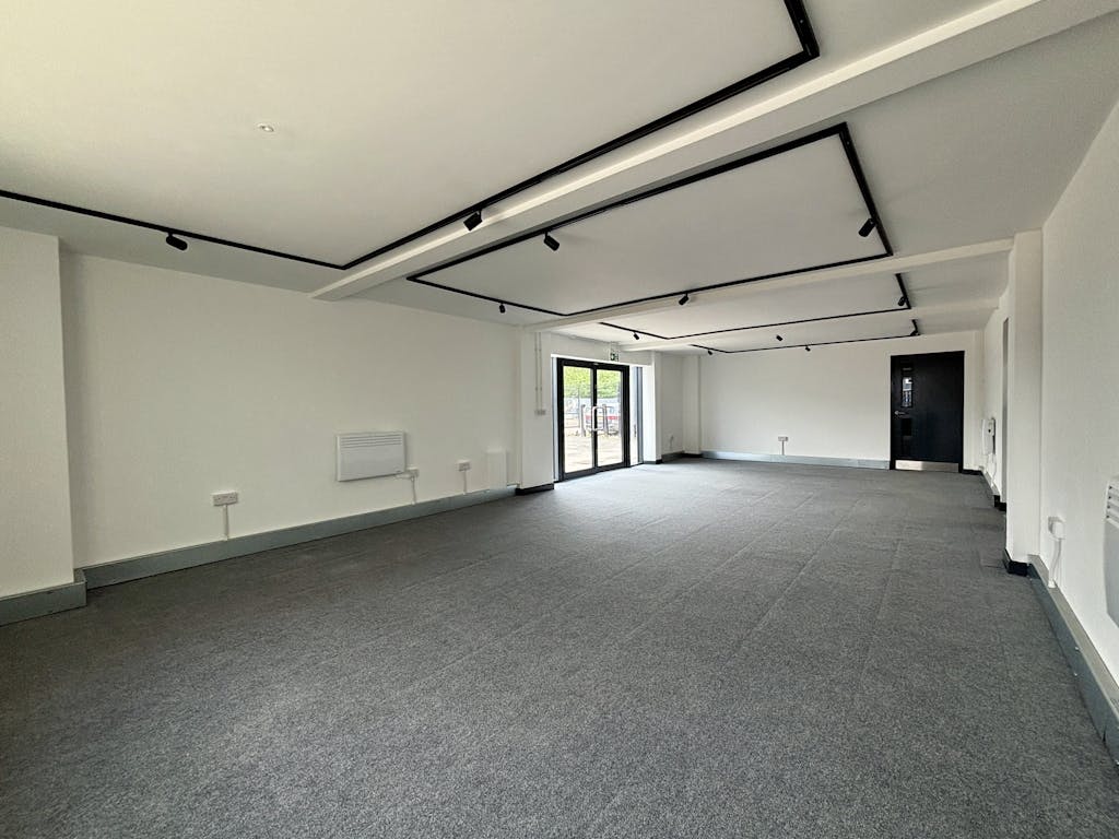 14B Cosgrove Way ground floor